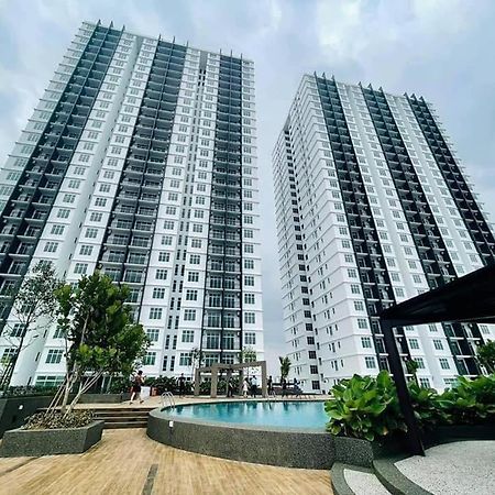Sks Habitat Terminal Bus Netflix Jchome By Mwm Johor Bahru Exterior photo